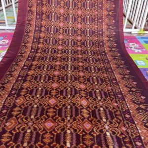 ผ้ามัดหมี่ทอยกดอก เครือลาย (Mudmee fabric weaved with flowers, Krue Lai pattern) MM01001