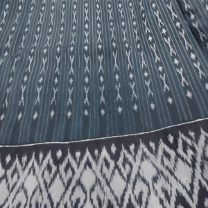 ซิ่นผ้าไหมต่อ “ตีนตวย” ทอมือ เอกลักษณ์เมืองอุบล